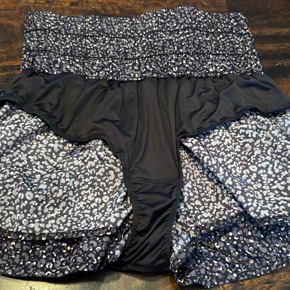 Free People FP Movement The Way Home High Rise Gray Printed Shorts Size S - Picture 11 of 12